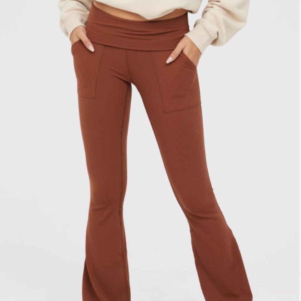 Offline by Aerie ribbed pocket foldover flare leggings